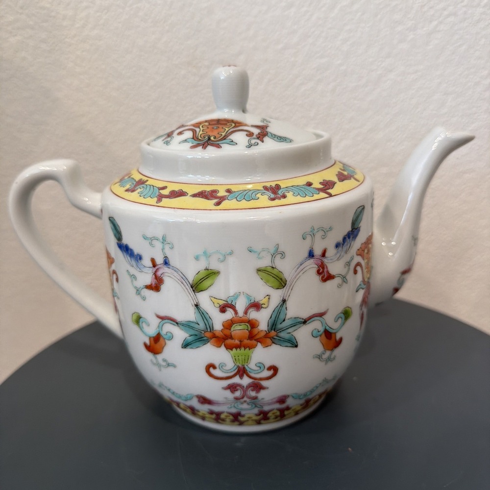 Vintage Jingdezhen Chinese Export Porcelain Teapot Famille Floral Lotus‎ Blossom